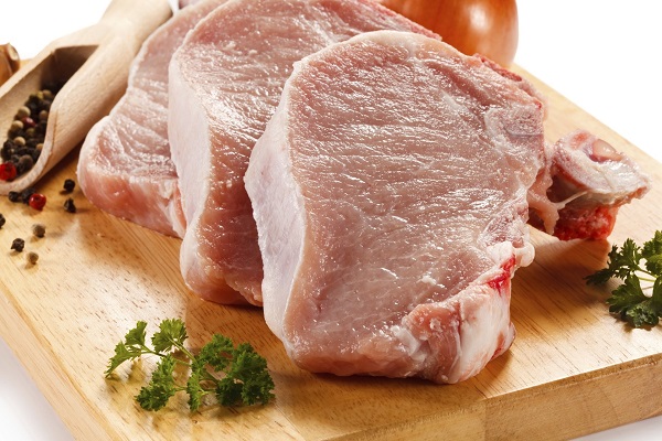 Thịt lợn bệnh: Thớ thịt nhão, mỡ vàng hoà trong thớ thịt có thể có hạt trắng đục.