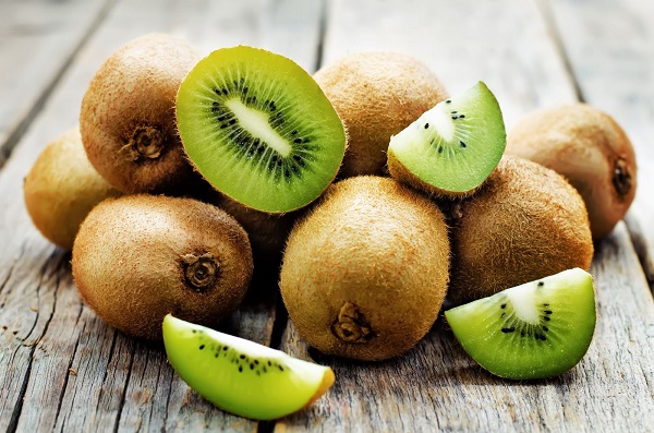 Trong kiwi có chứa nhiều vitamin A, E và C giúp hệ thống miễn dịch của cơ thể luôn khỏe mạnh.