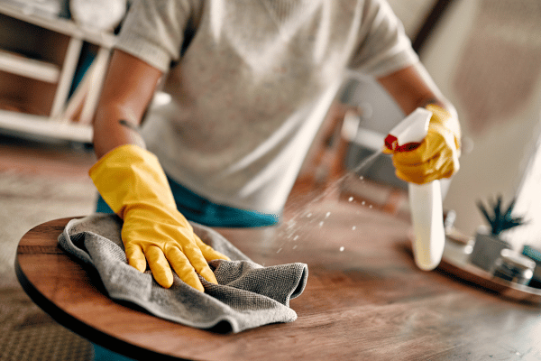 Dọn vệ sinh để hạn chế côn trùng vào nhà