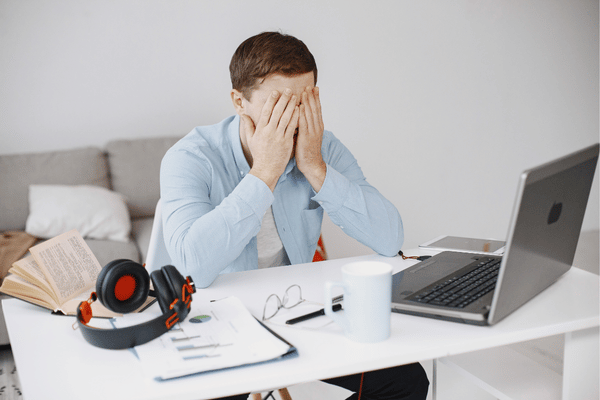 Mất ngủ thường xuyên làm bạn mất tập trung trong công việc