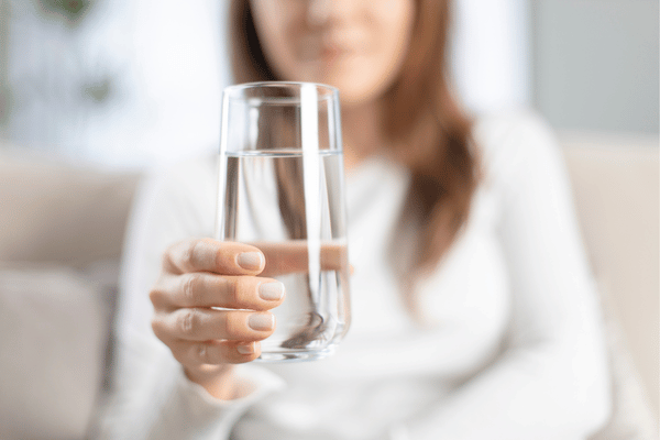 Mỗi ngày hãy uống từ 2 - 2,5 lít nước để cung cấp năng lượng cho cơ thể