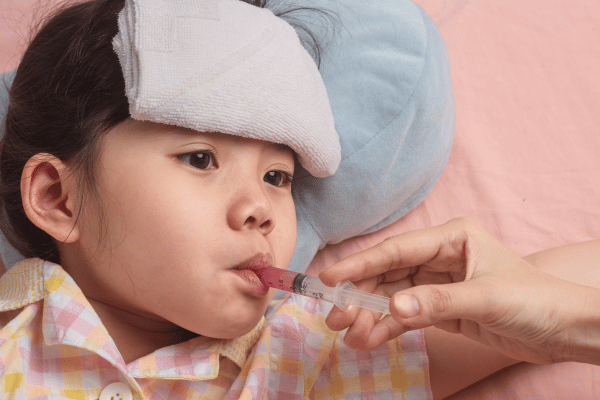 Bố mẹ cần lưu ý một số nguyên tắc khi chăm sóc trẻ bị tay chân miệng