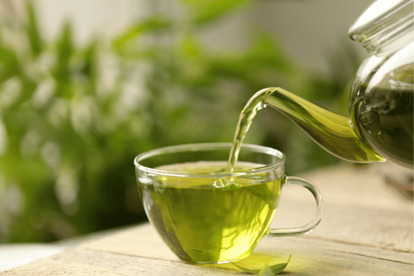 Uống trà xanh là cách đào thải acid uric nhanh chóng