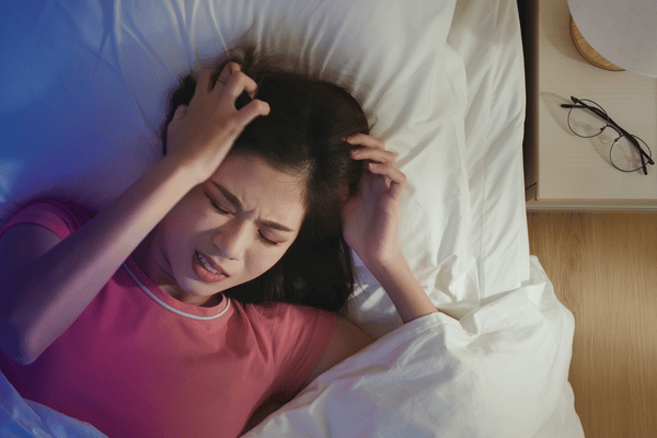 Một trong những dấu hiệu của bệnh stress là thường xuyên mất ngủ