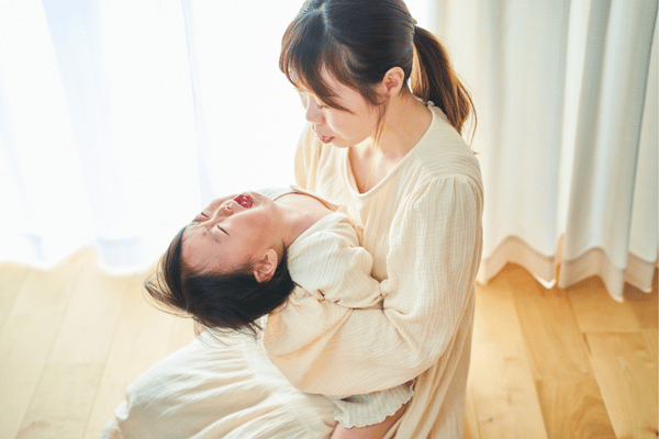 Trẻ thường xuyên quấy khóc và khó ngủ vào ban đêm