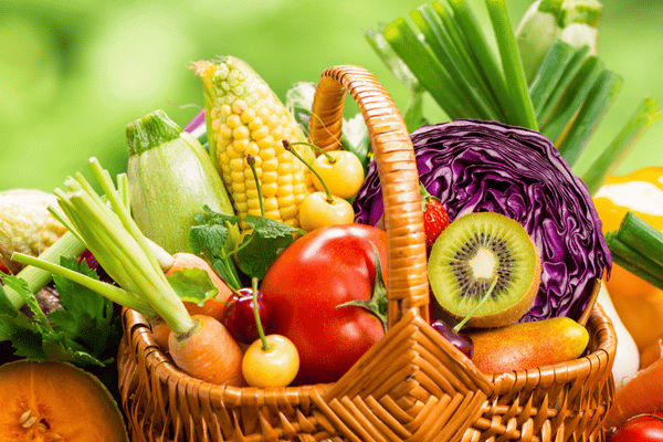Thường xuyên bổ sung trái cây và rau củ trong bữa ăn