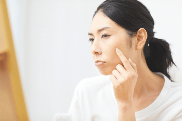 Da vàng, nổi mụn nhọt là dấu hiệu gan quá tải