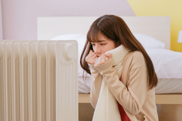 Giữ ấm cơ thể tránh tiếp xúc với không khí lạnh