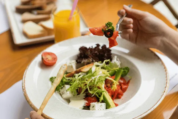 Dù Tết có bận rộn đến đâu thì cũng nên ăn đủ 3 bữa chính mỗi ngày