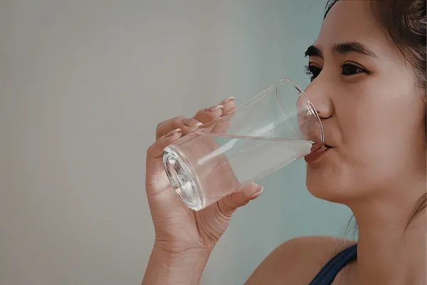 Mỗi người nên uống đủ từ 2 - 3 lít nước/ngày