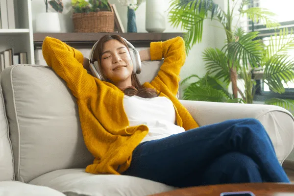 Một trong những cách để giảm căng thẳng chính là nghe nhạc