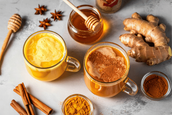 Uống nước quế mật ong có thể làm giảm các cơn đau bụng kinh