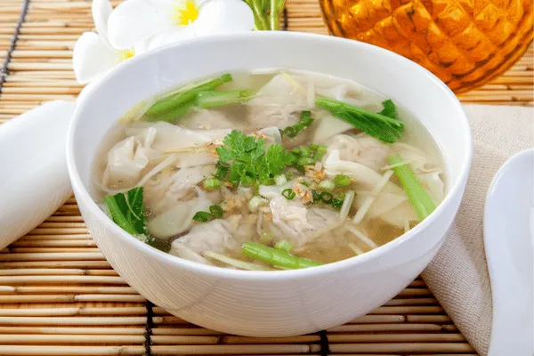 Canh nóng là một món ăn thơm ngon, dễ nuốt và dễ tiêu hóa
