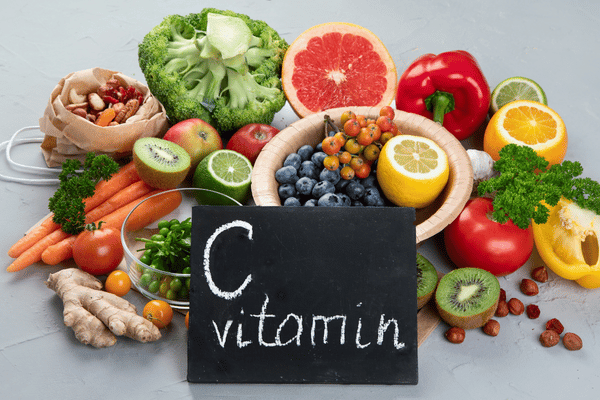 Ưu tiên những thực phẩm giàu vitamin C để nâng cao sức đề kháng